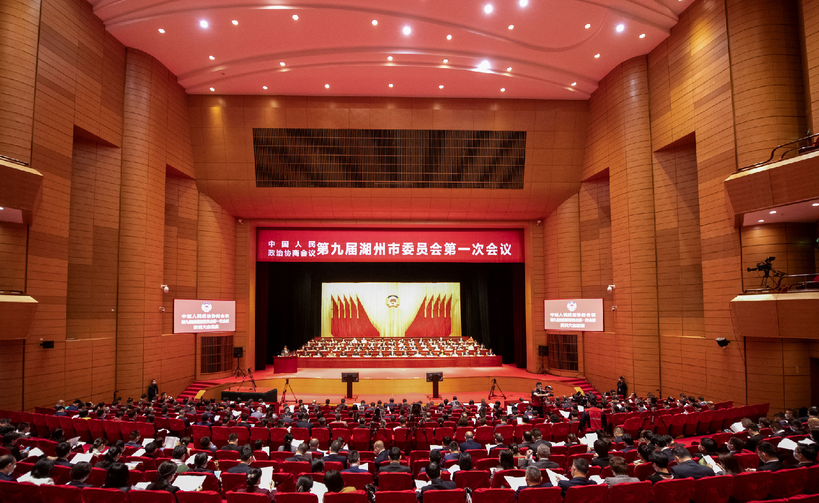 【2022两会进行时】市政协九届一次会议举行第二次全体会议