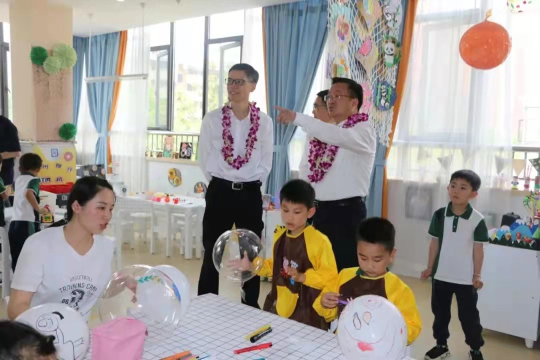 李上葵等市领导开展“六一”儿童节走访慰问