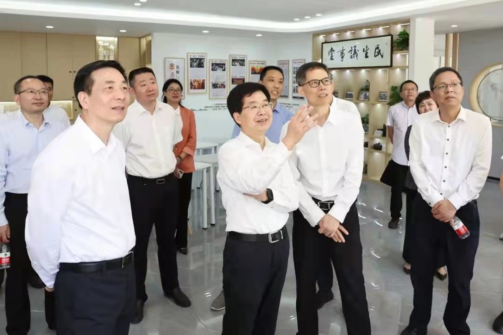 省政协副主席郑继伟来湖调研