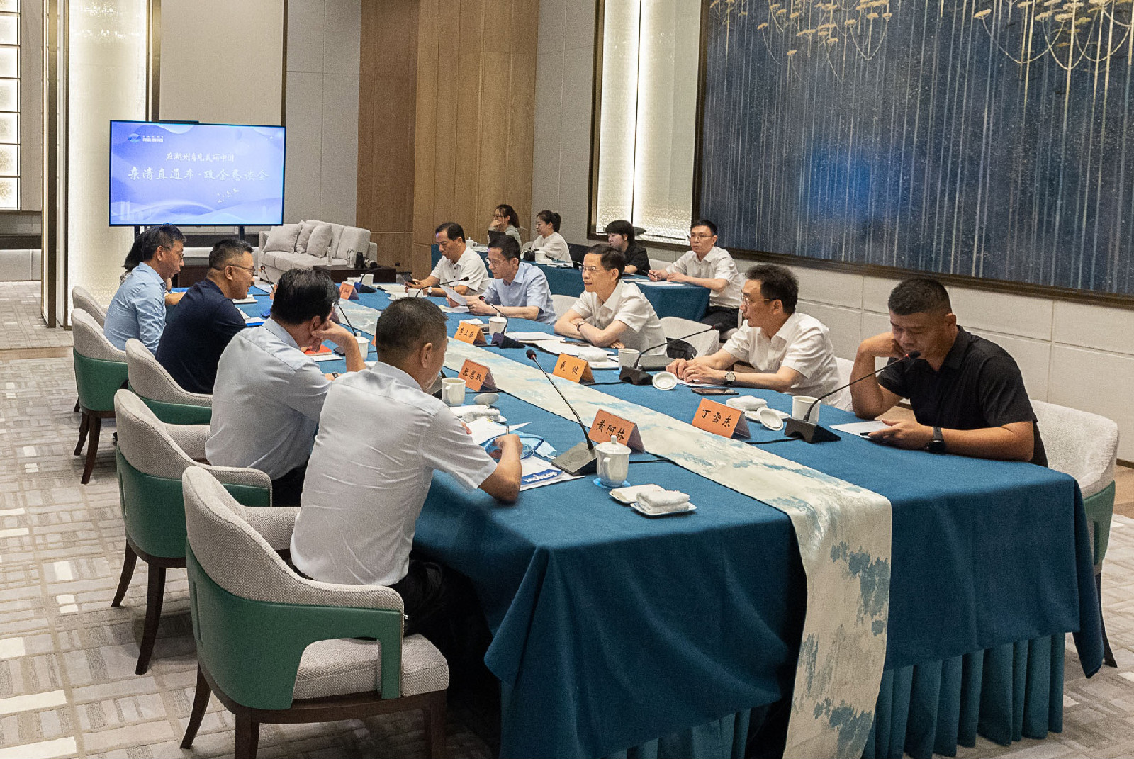 李上葵主持召开第九期亲清直通车·政企恳谈会