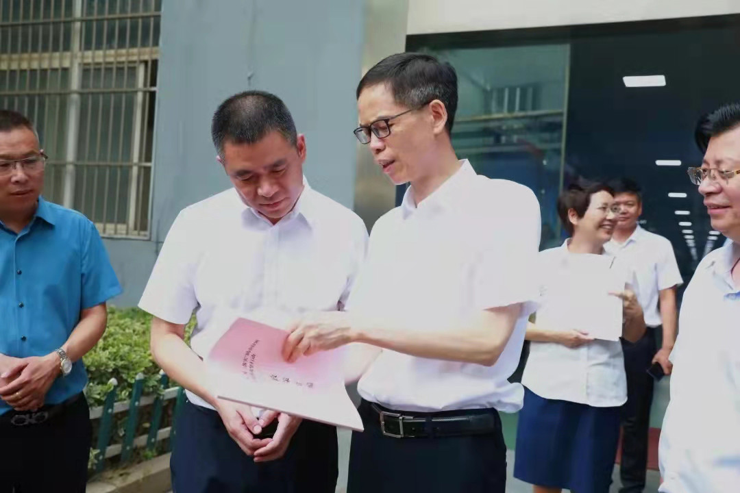 李上葵在开展“三聚三保三落实”助企纾困稳进提质服务周活动时强调：优化服务破难题